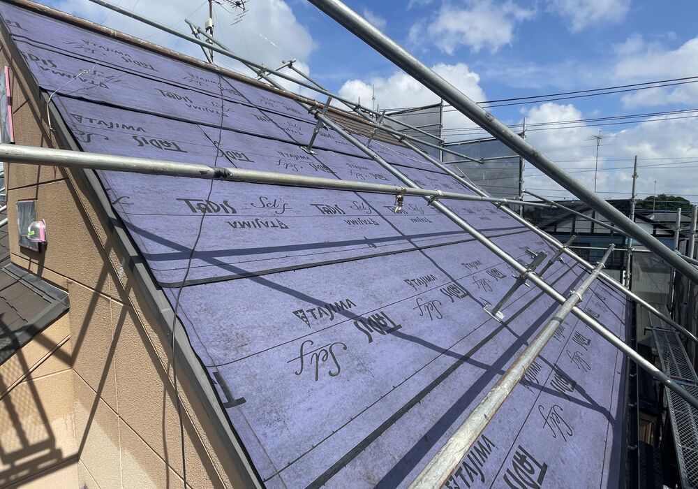 越谷市北川崎　屋根カバー工法　ルーフィング貼り 完了