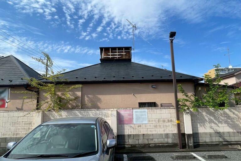 流山市　店舗　屋根看板部修繕工事　施工前　全景