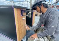 流山市　店舗　屋根看板部修繕工事　木部塗装　下塗り