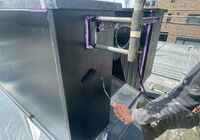 流山市　店舗　屋根看板部修繕工事　木部塗装　上塗り