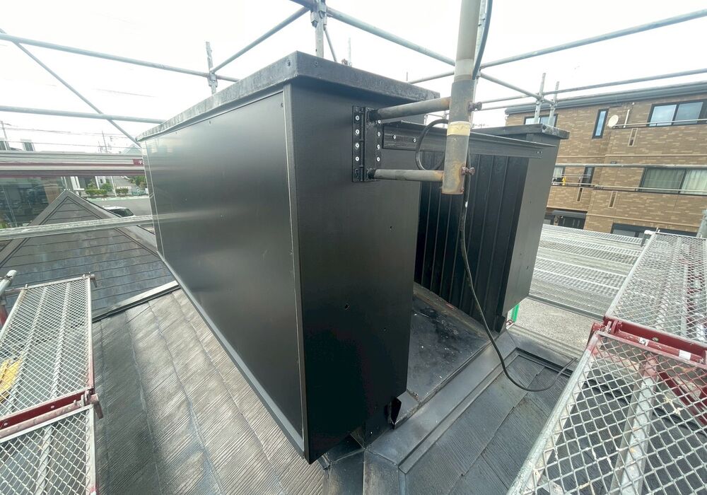 流山市　店舗　屋根看板部修繕工事　木部塗装　完了-1