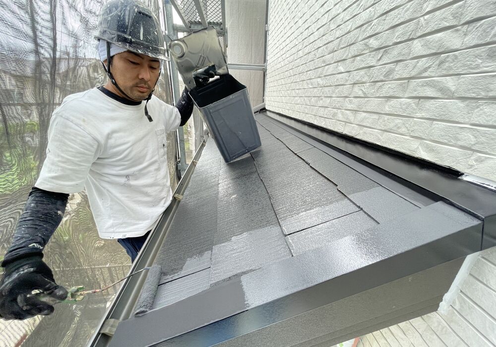 流山市西初石　外壁塗装工事　屋根塗装の様子