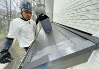 流山市西初石　外壁塗装工事　屋根塗装の様子