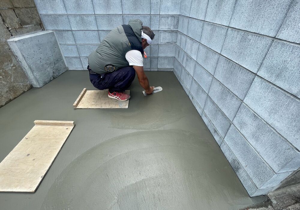 柏市旭町　アパート　駐輪場整備工事　土間打ち