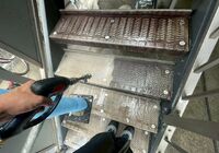 流山市東深井　アパート　外壁屋根塗装工事　共用部（階段）　高圧洗浄